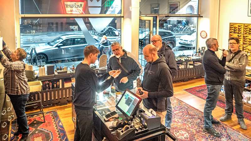 Smoking lounge, pipe courses and events